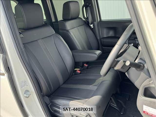 Honda N BOX CUSTOM 2023-10 8744596-8