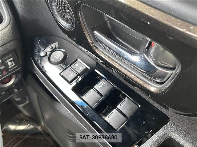 Honda N BOX CUSTOM 2018-03 8781336-12