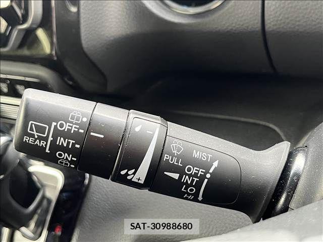 Honda N BOX CUSTOM 2018-03 8781336-18