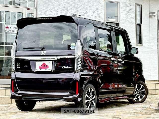 Honda N BOX CUSTOM 2019-05 8796888-2