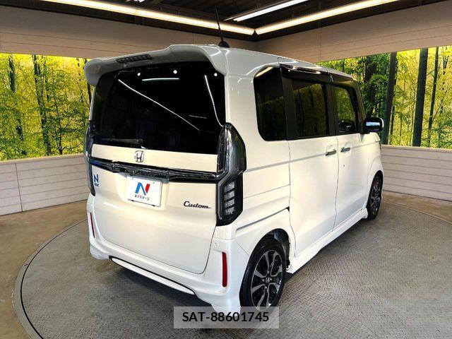 Honda N BOX CUSTOM 2018-02 8796883-16