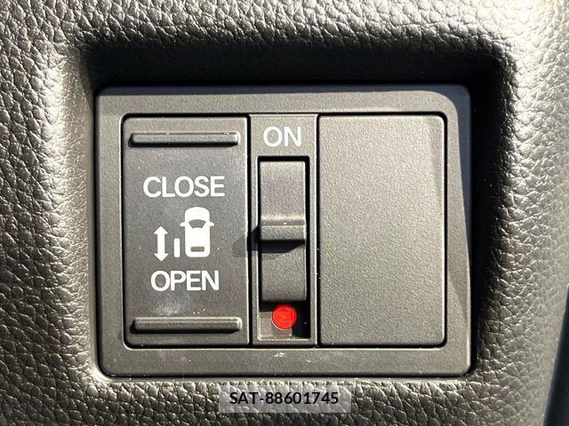 Honda N BOX CUSTOM 2018-02 8796883-6