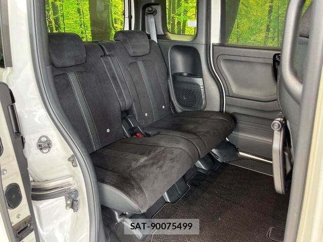 Honda N BOX CUSTOM 2021-01 8830721-8