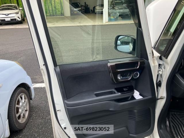 Honda N BOX CUSTOM 2017-10 8850132-11