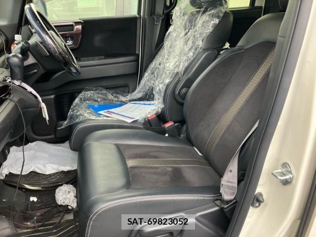 Honda N BOX CUSTOM 2017-10 8850132-12