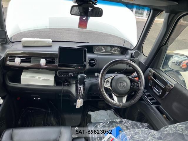 Honda N BOX CUSTOM 2017-10 8850132-14