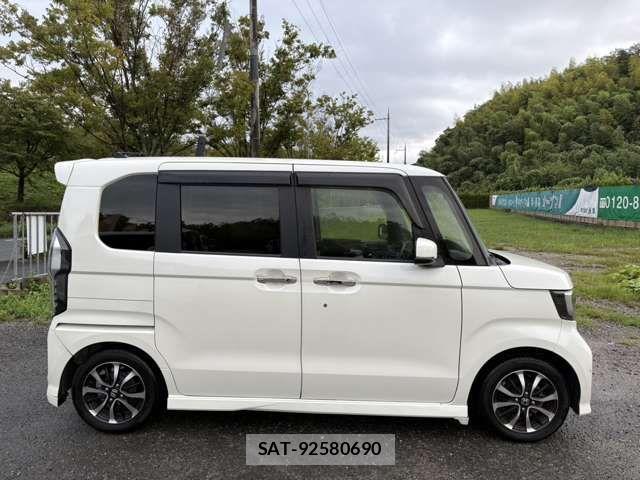 Honda N BOX CUSTOM 2018-02 8850122-3