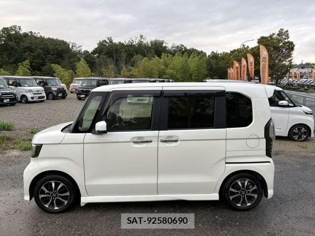 Honda N BOX CUSTOM 2018-02 8850122-5
