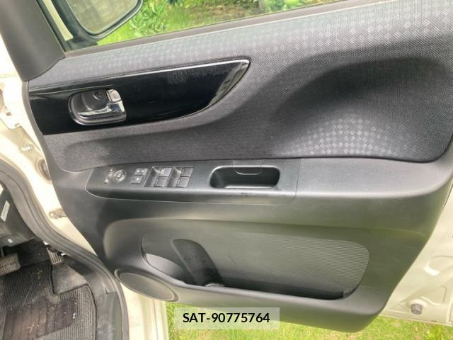 Honda N BOX CUSTOM 2017-02 8850133-9