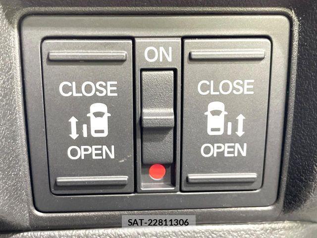 Honda N BOX CUSTOM 2023-10 8871602-2
