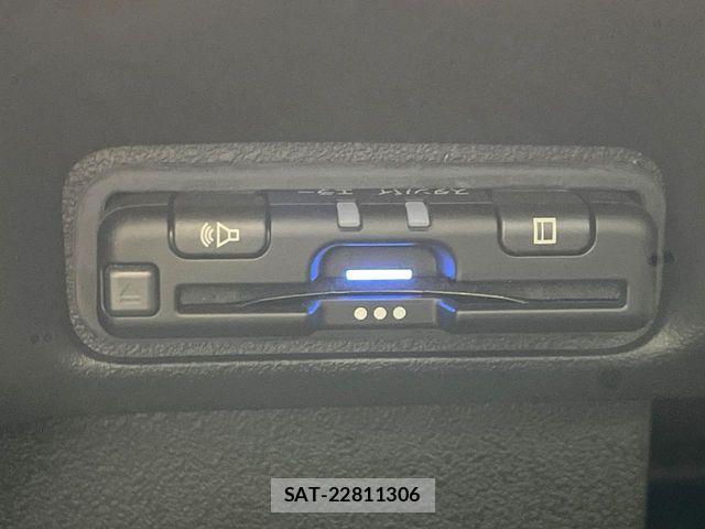 Honda N BOX CUSTOM 2023-10 8871602-6