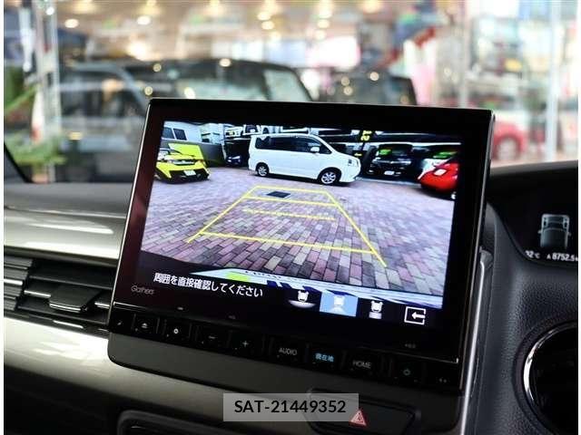 Honda N BOX CUSTOM 2023-01 8881086-11