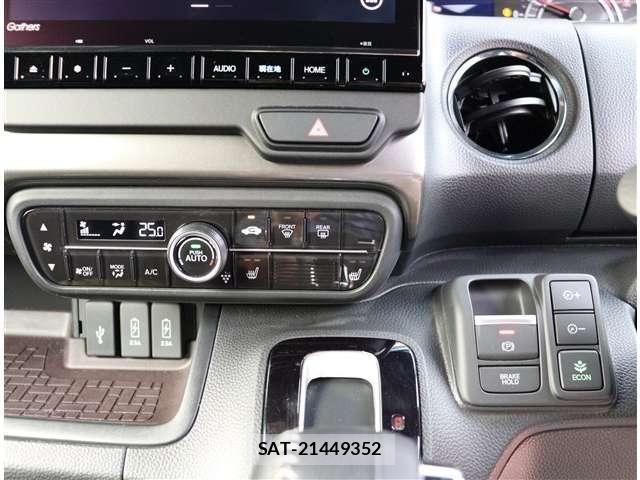 Honda N BOX CUSTOM 2023-01 8881086-13