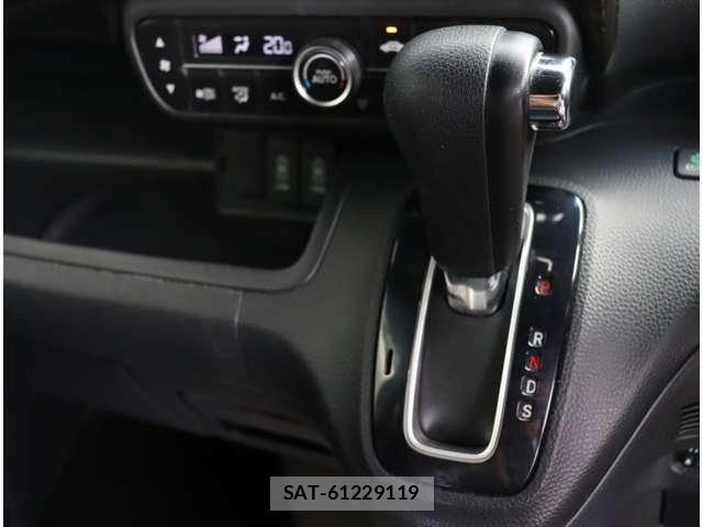 Honda N BOX CUSTOM 2019-08 8881136-12