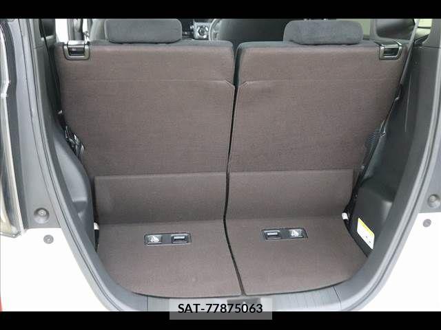 Honda N BOX CUSTOM 2019-06 8881142-13