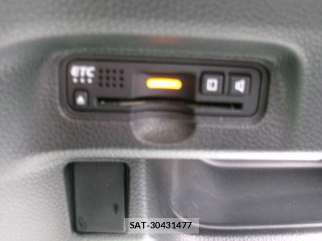 Honda N BOX CUSTOM 2019-06 8881134-12