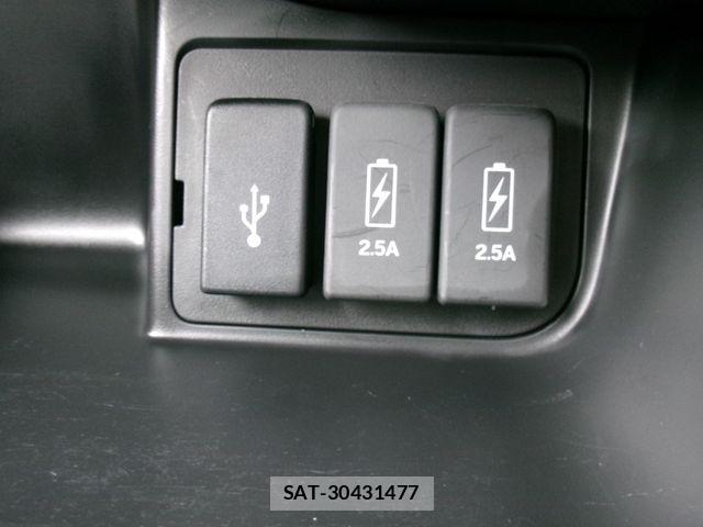 Honda N BOX CUSTOM 2019-06 8881134-13