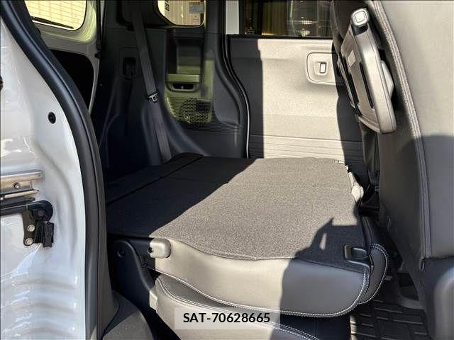 Honda N BOX CUSTOM 2024-02 8881092-10