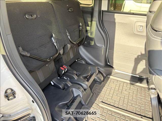 Honda N BOX CUSTOM 2024-02 8881092-13
