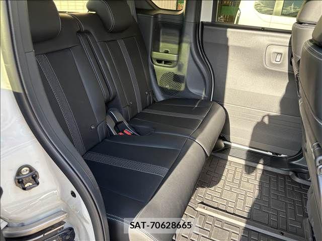 Honda N BOX CUSTOM 2024-02 8881092-15