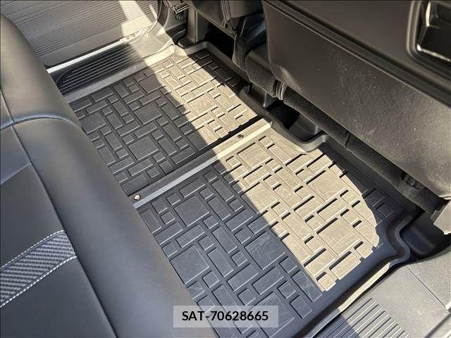 Honda N BOX CUSTOM 2024-02 8881092-21
