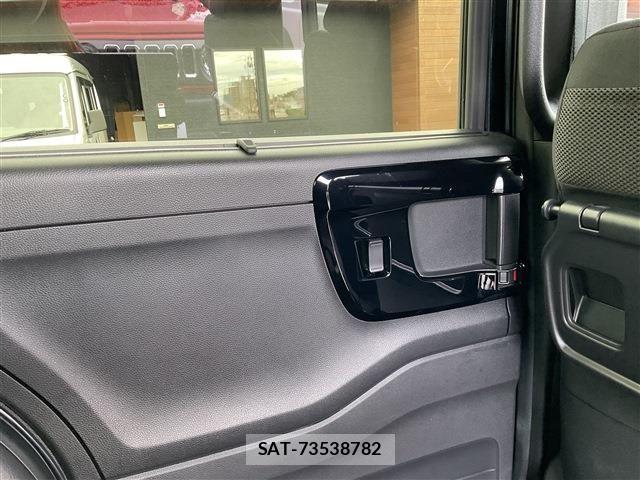 Honda N BOX CUSTOM 2023-09 8881121-23