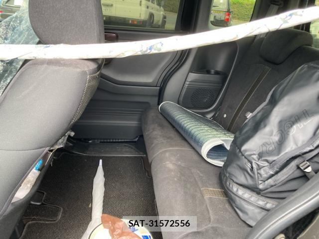 Honda N BOX CUSTOM 2018-02 8881160-9