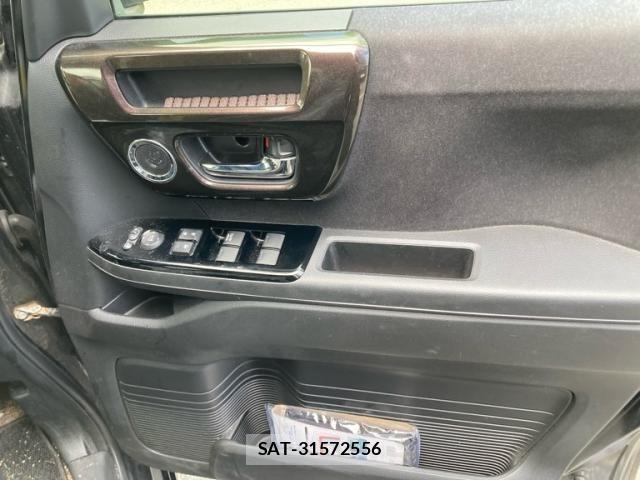 Honda N BOX CUSTOM 2018-02 8881160-10