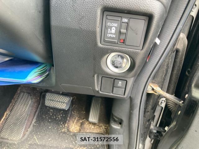 Honda N BOX CUSTOM 2018-02 8881160-11