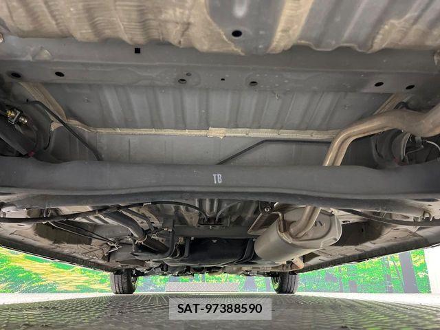Honda N BOX CUSTOM 2018-02 8881133-18