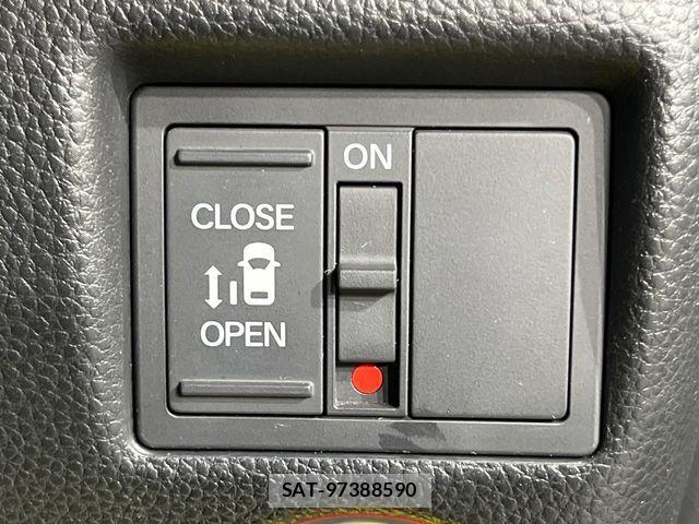 Honda N BOX CUSTOM 2018-02 8881133-2