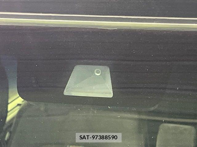 Honda N BOX CUSTOM 2018-02 8881133-3
