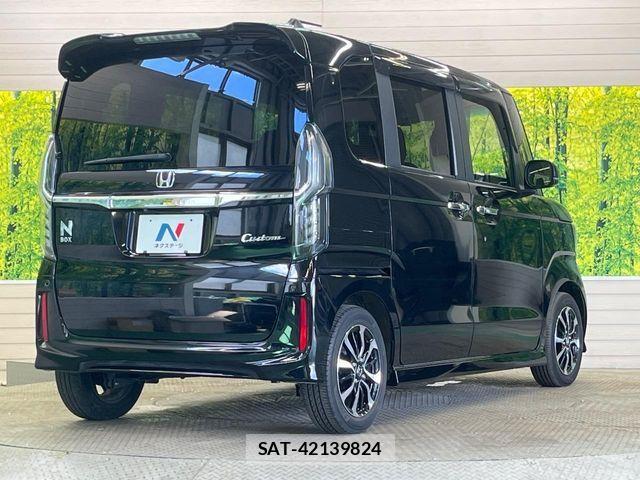 Honda N BOX CUSTOM 2019-05 8881128-16