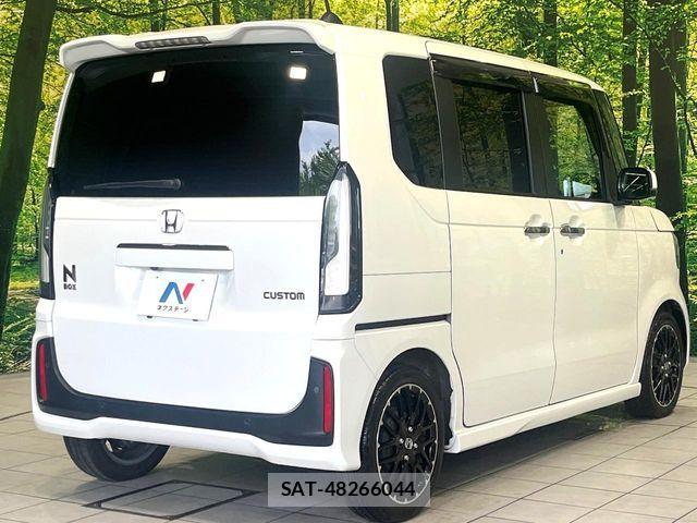 Honda N BOX CUSTOM 2023-10 8881085-16