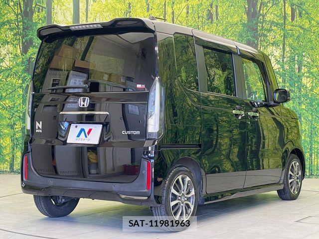 Honda N BOX CUSTOM 2024-03 8881087-16