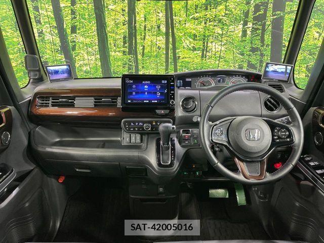 Honda N BOX CUSTOM 2022-02 8881088-1