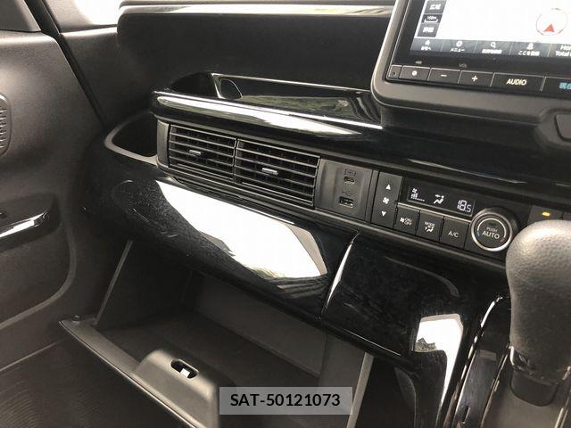 Honda N BOX CUSTOM 2023-11 8881096-26