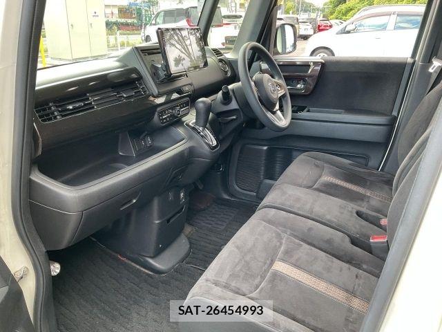 Honda N BOX CUSTOM 2018-03 8881145-18