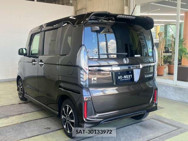 Honda N BOX CUSTOM 2018-10 8881152-18