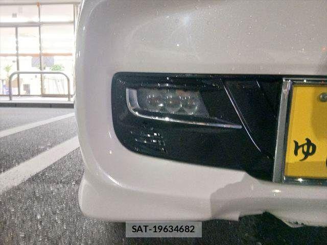 Honda N BOX CUSTOM 2018-02 8884041-11