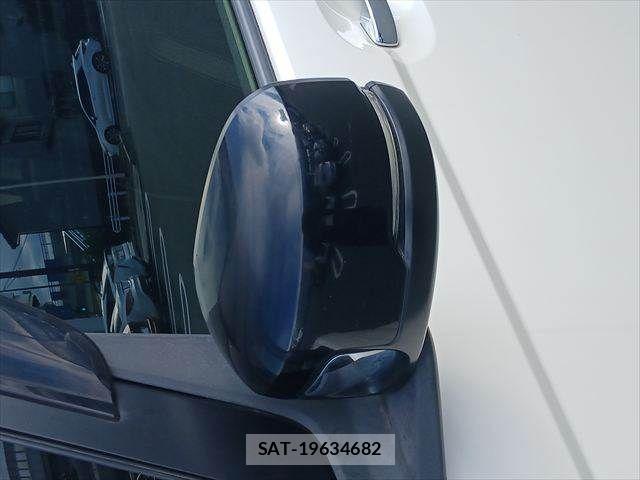Honda N BOX CUSTOM 2018-02 8884041-12