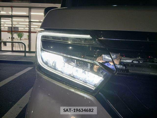 Honda N BOX CUSTOM 2018-02 8884041-15
