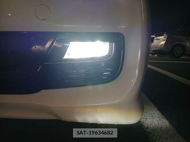 Honda N BOX CUSTOM 2018-02 8884041-17
