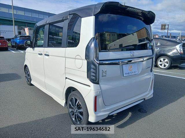 Honda N BOX CUSTOM 2018-02 8884041-23