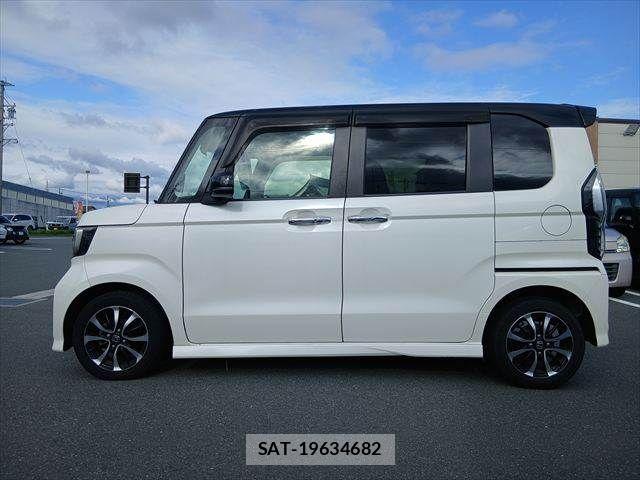 Honda N BOX CUSTOM 2018-02 8884041-24