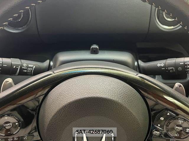 Honda N BOX CUSTOM 2018-03 8884039-11