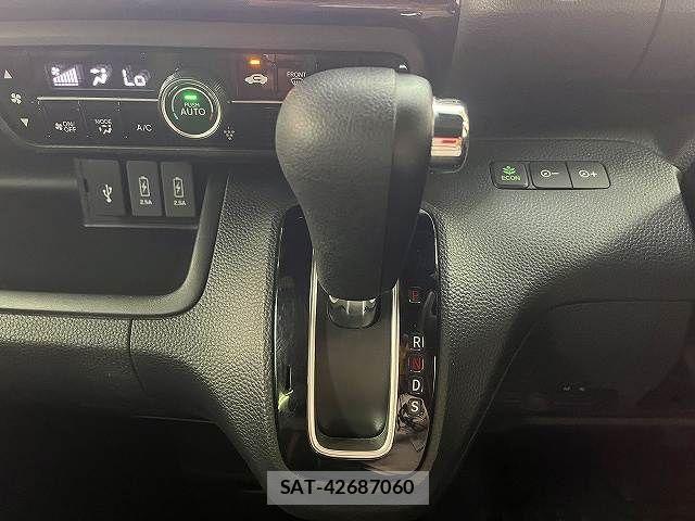 Honda N BOX CUSTOM 2018-03 8884039-13