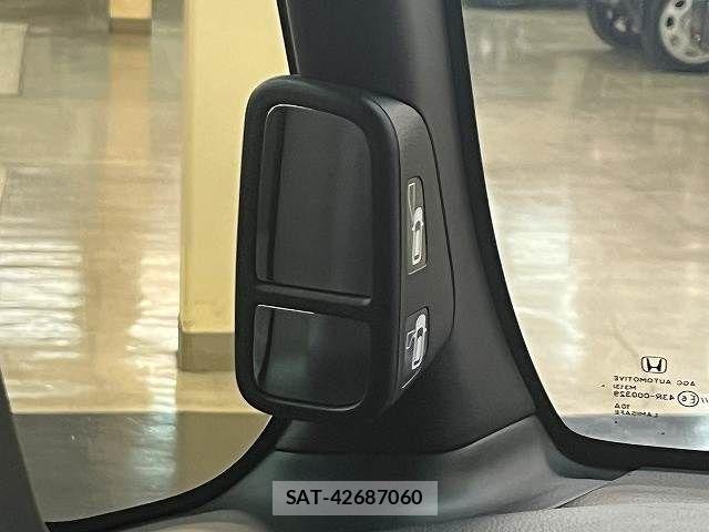 Honda N BOX CUSTOM 2018-03 8884039-19