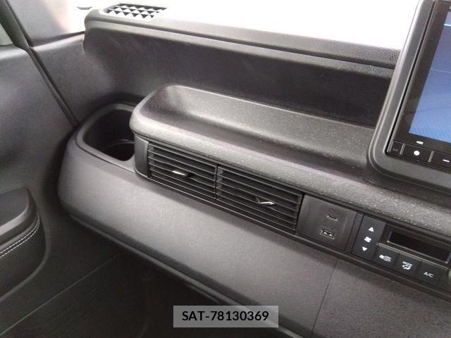 Honda N BOX CUSTOM 2023-11 1338729-11