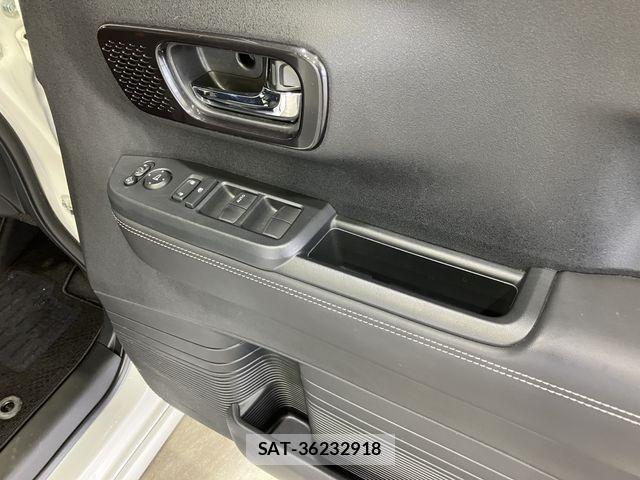 Honda N BOX CUSTOM 2023-11 5873964-18